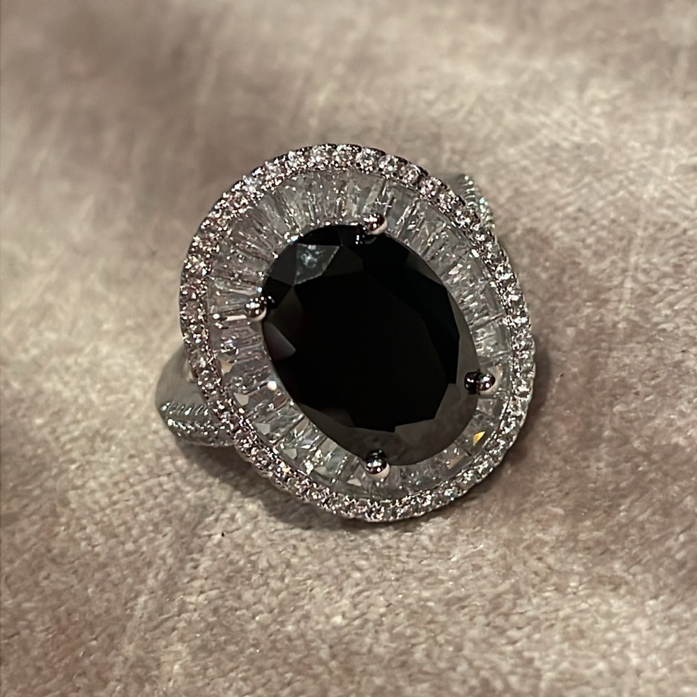 Black & White CZ Diamond Oval Cocktail Ring with Baguettes Size 8 New